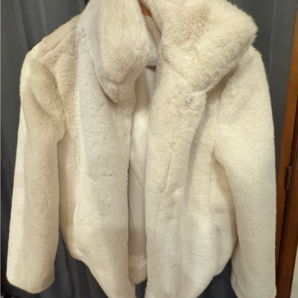 Women's white INC (International Concepts) faux fur jacket - Picture 4 of 4